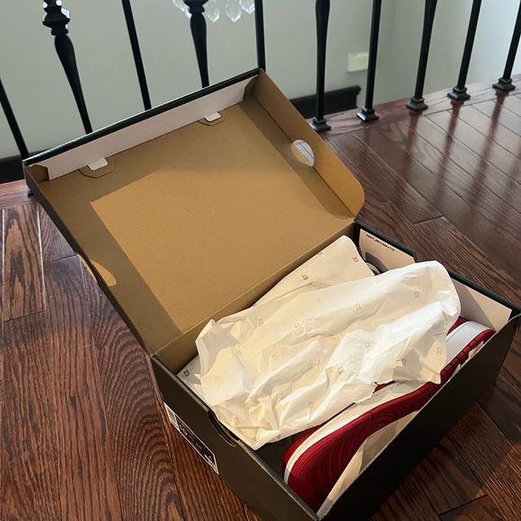 Nike Men's Low-Top Sneakers in White and Red - Picture 7 of 9